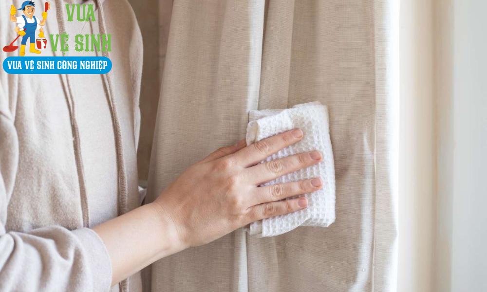 cách giặt rèm cao su