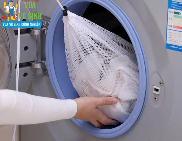 Cách giặt rèm cửa bằng máy giặt