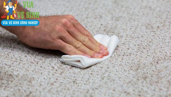 Giặt thảm bằng baking soda