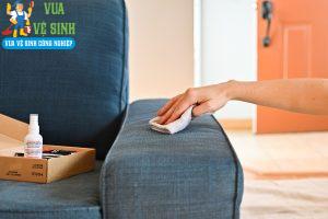 Khử mùi hôi ghế sofa