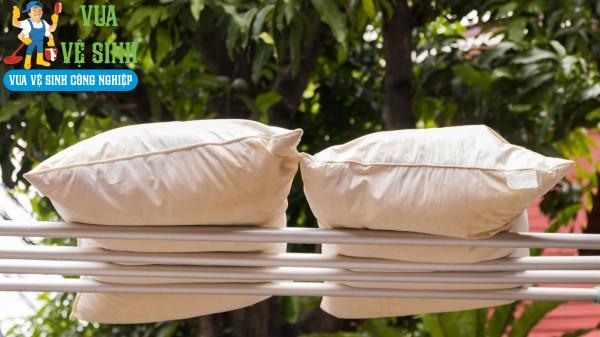 cách giặt vỏ gối bị mốc
