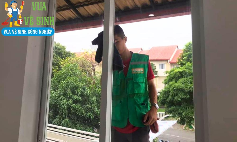 Vệ sinh công nghiệp Bình Tân