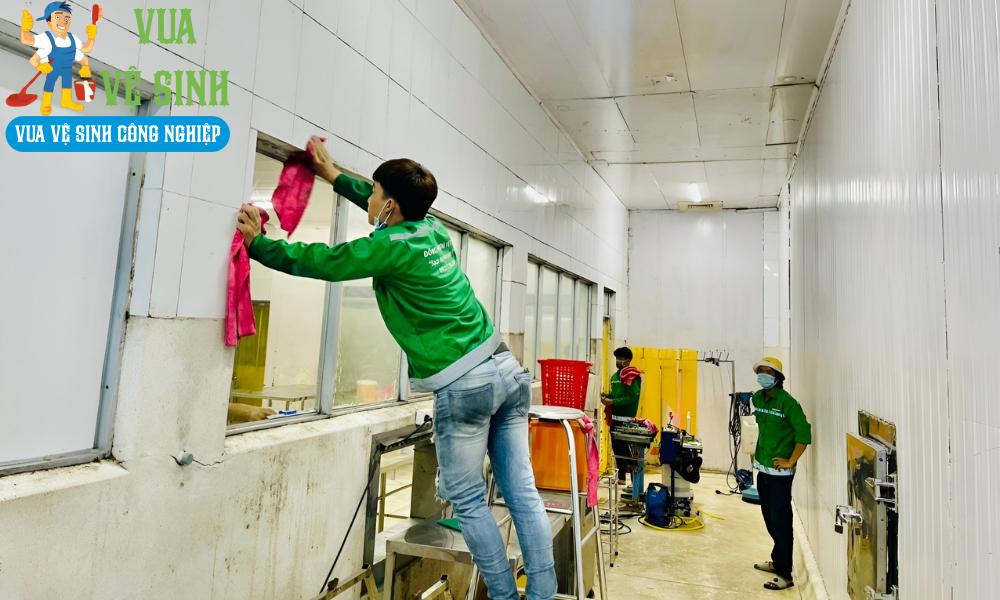 Vệ sinh công nghiệp Nhà Bè